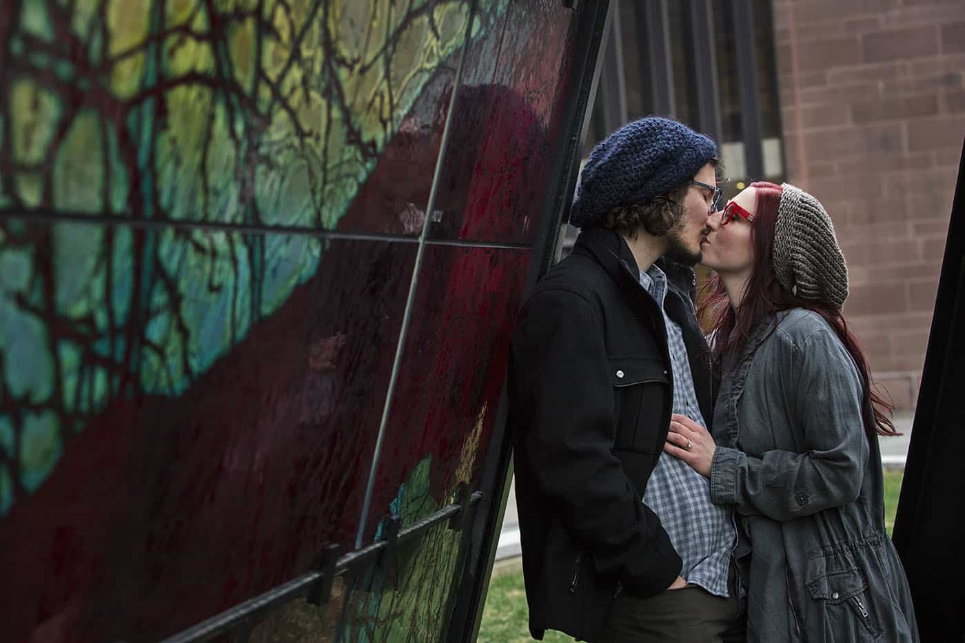 Urban Photo Locations - young hipster couple kissing by an art installation